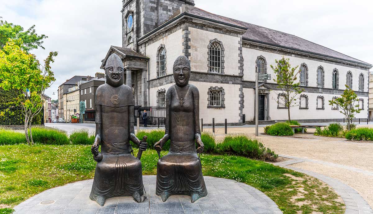 Strongbow and Aoife sculpture in Waterford